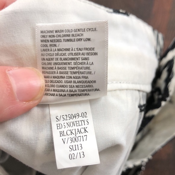 Old Navy Black and White Printed Chino Shorts - Picture 9 of 9